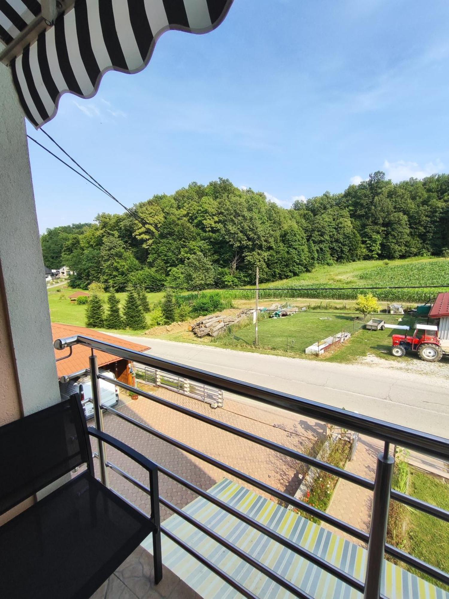 Happy Moments 1 Apartment Gornje Jesenje Екстериор снимка