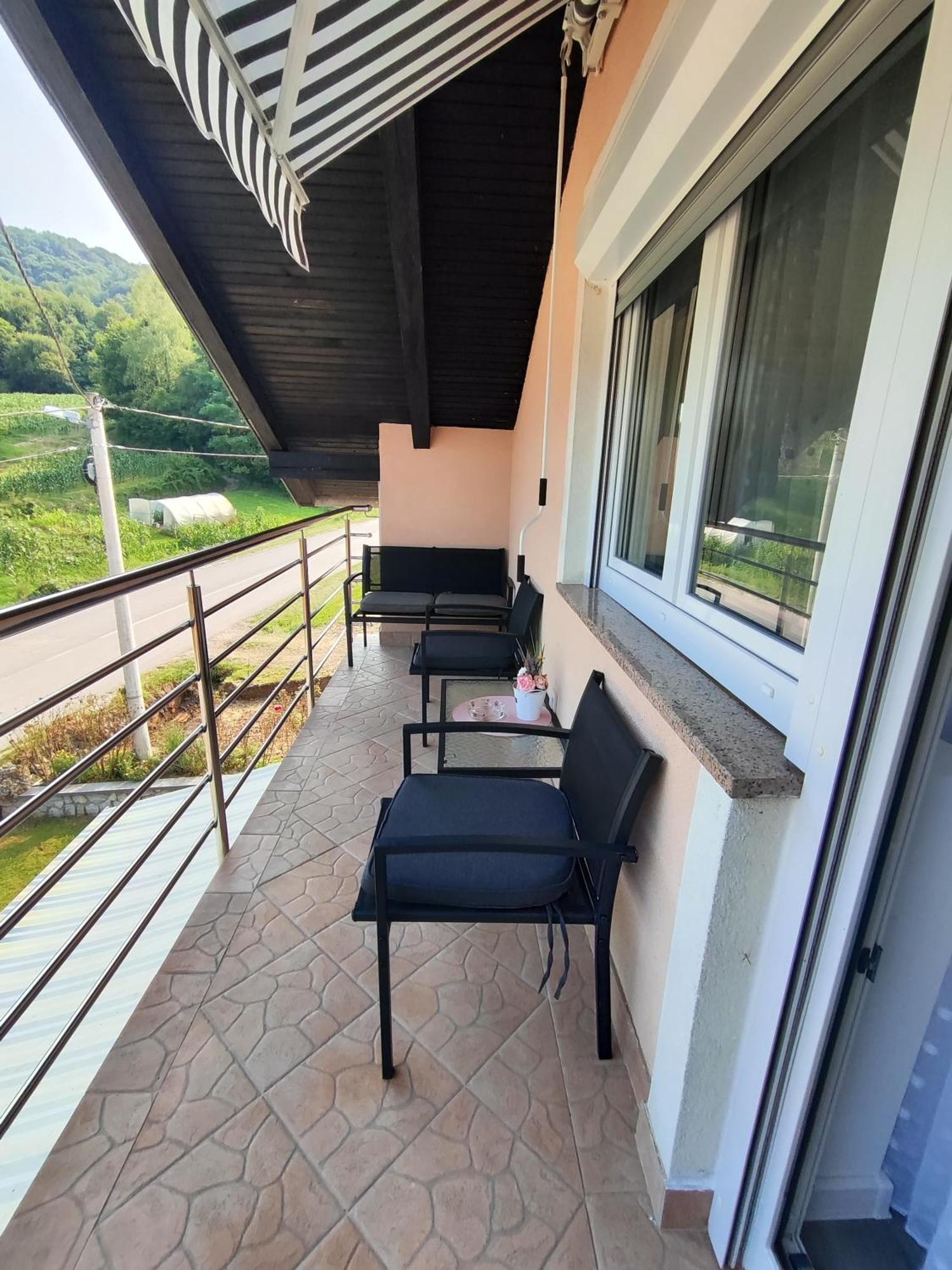 Happy Moments 1 Apartment Gornje Jesenje Екстериор снимка